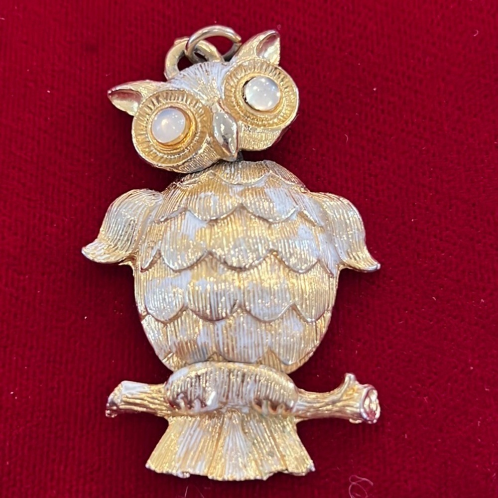Vintage 1970s Owl Gold Tone Moonstone Eyes Brushed Enamel Accent Pendant